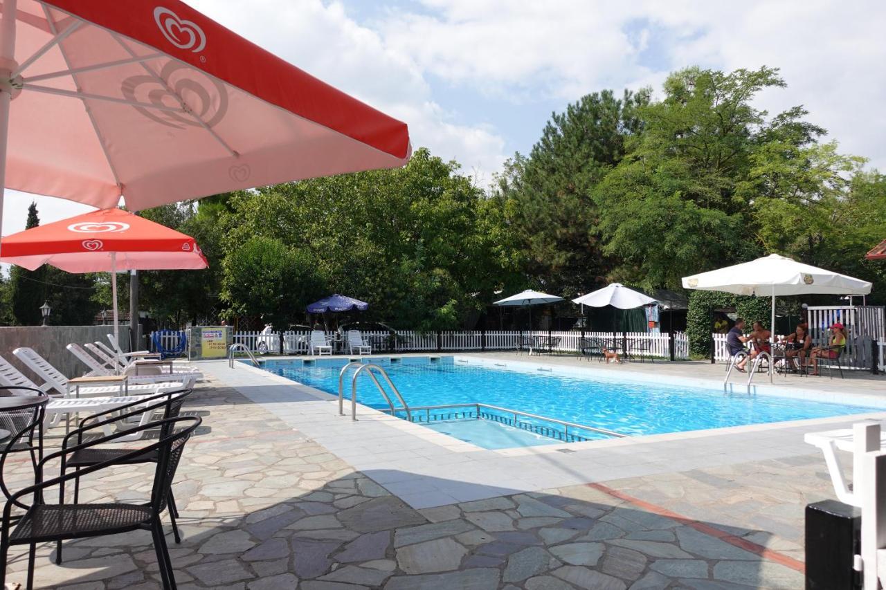 Camping Mitikas And Bungalows Plaka Litochorou Buitenkant foto