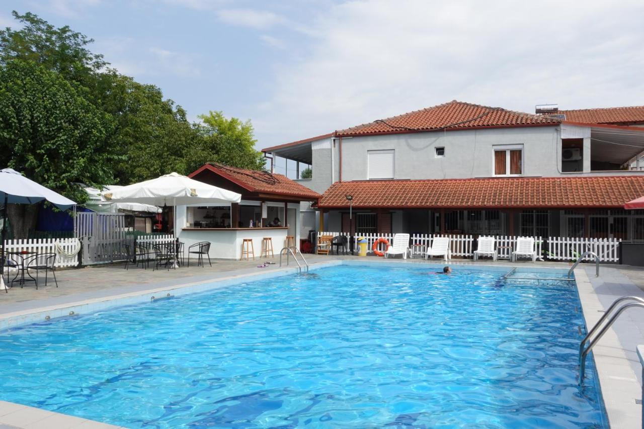 Camping Mitikas And Bungalows Plaka Litochorou Buitenkant foto