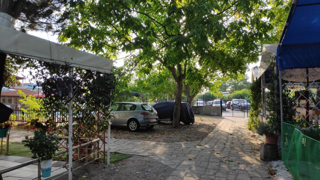 Camping Mitikas And Bungalows Plaka Litochorou Buitenkant foto